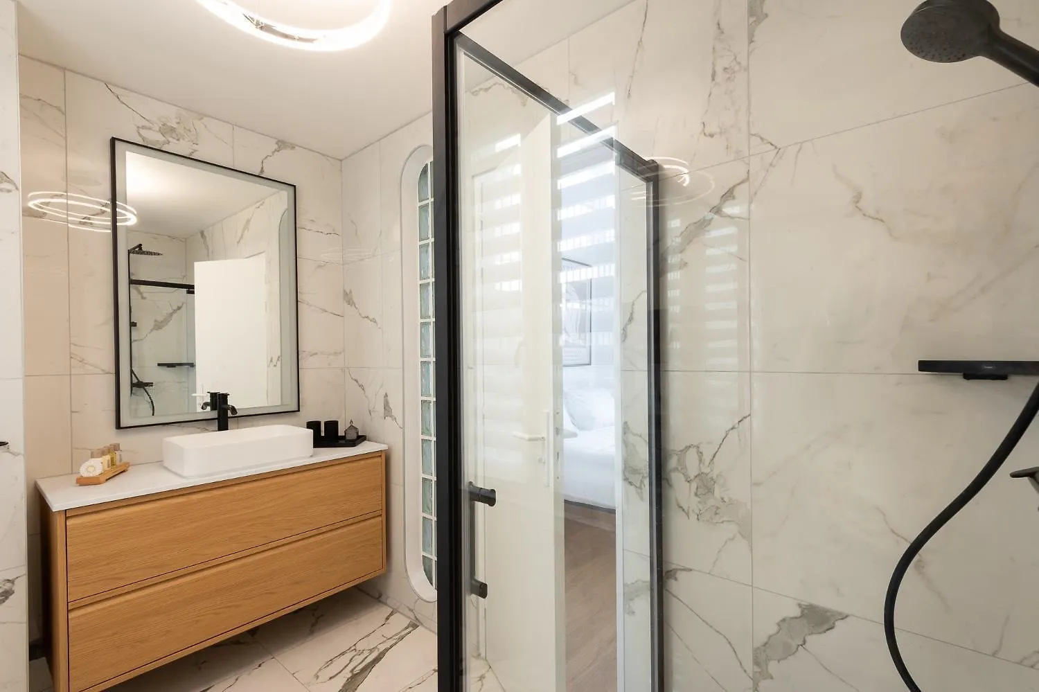 Modern 3 Bedrooms 3 Baths Full Center Of Paris Apartment