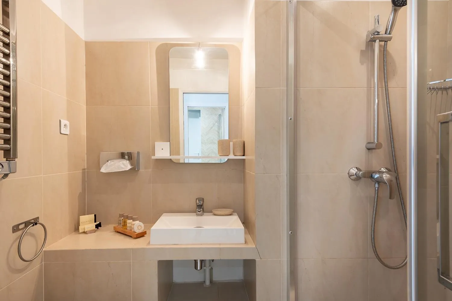Modern 3 Bedrooms 3 Baths Full Center Of Paris