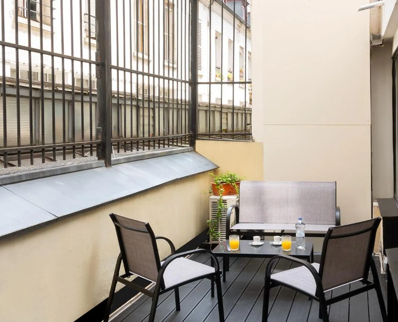 Modern 3 Bedrooms 3 Baths Full Center Of Paris