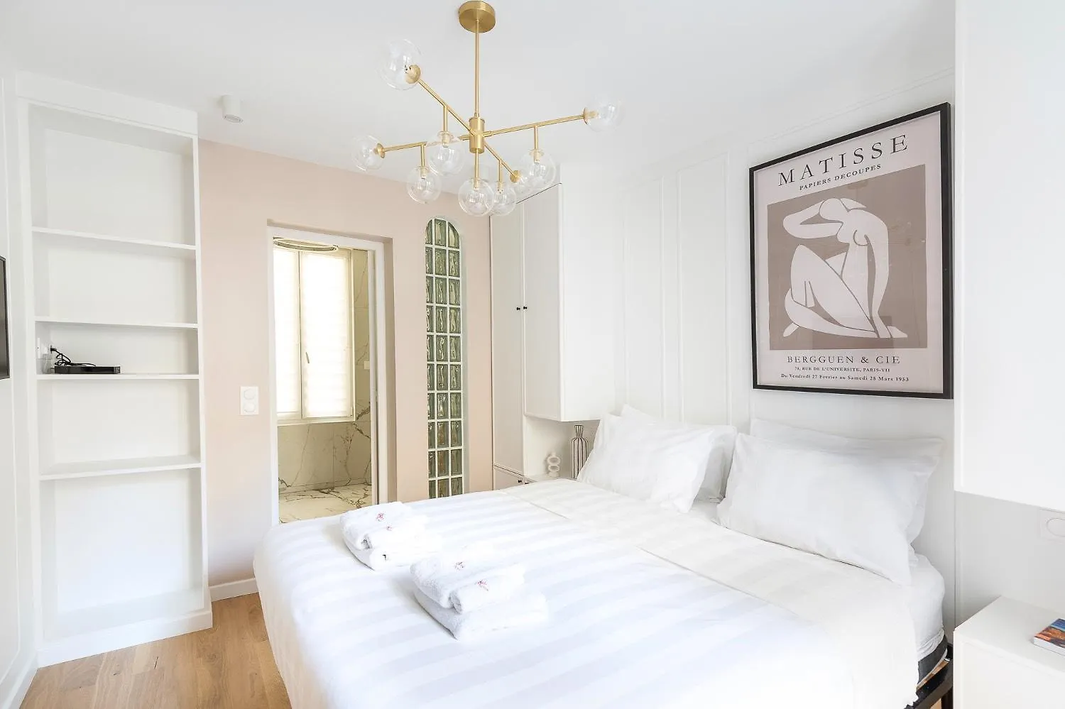 Modern 3 Bedrooms 3 Baths Full Center Of Párizs