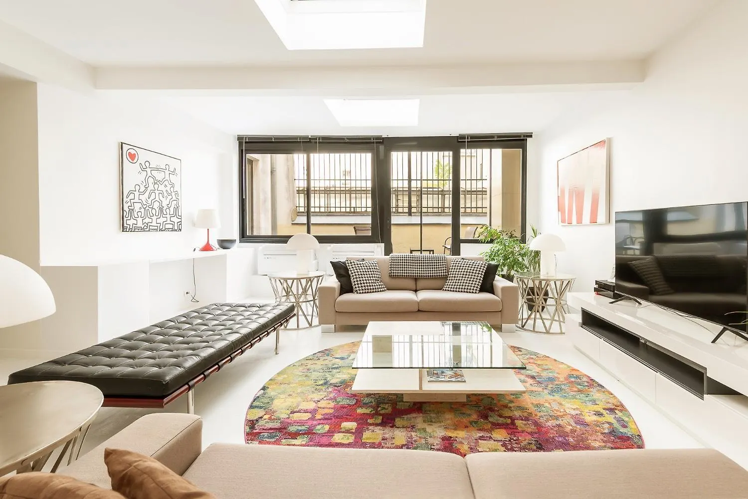 Modern 3 Bedrooms 3 Baths Full Center Of Paris location